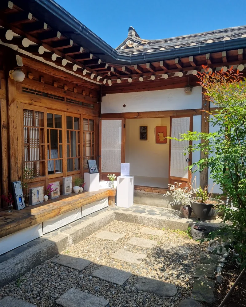 Hanok courtyard at Bukchon Hanji Studio